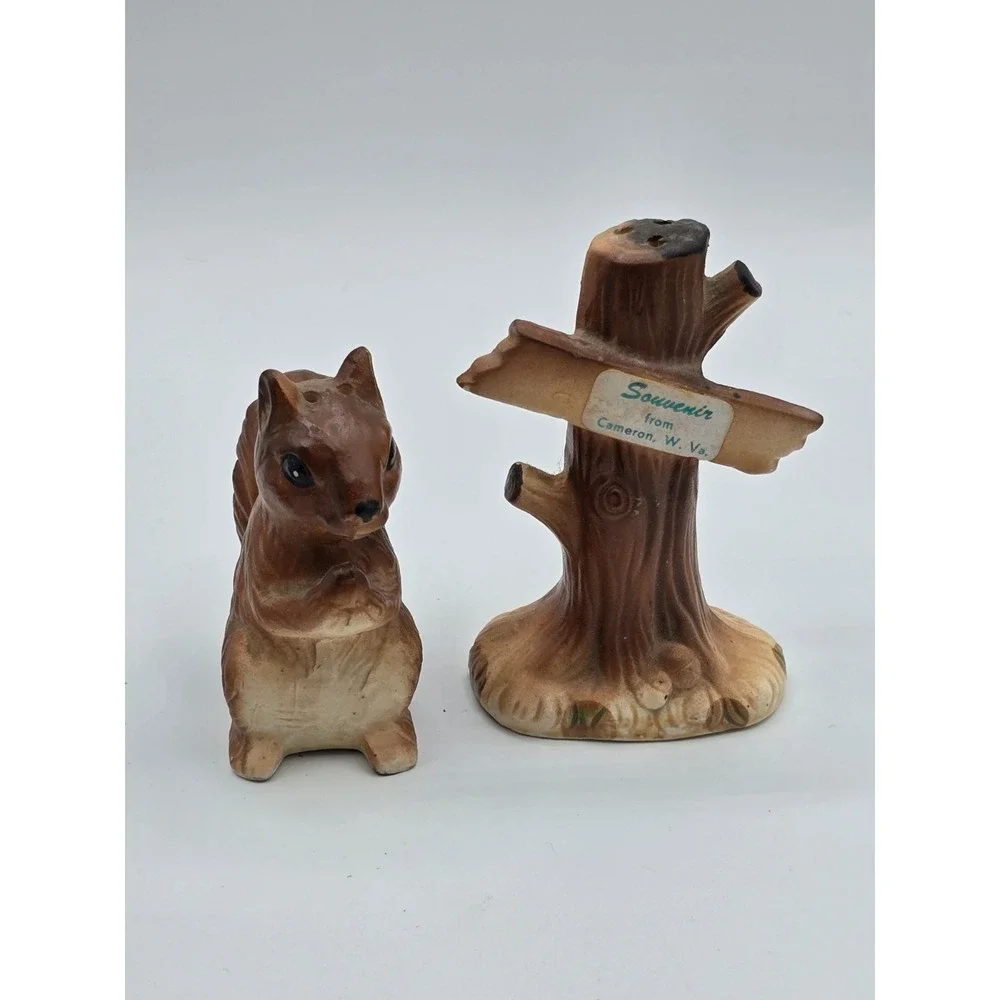Vintage Ceramic‎ Squirrel and Tree Stump Salt & Pepper Shakers Japan